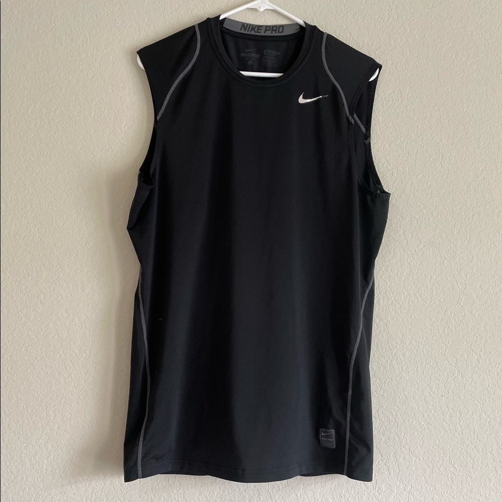 Nike sleeveless dry fit - size L